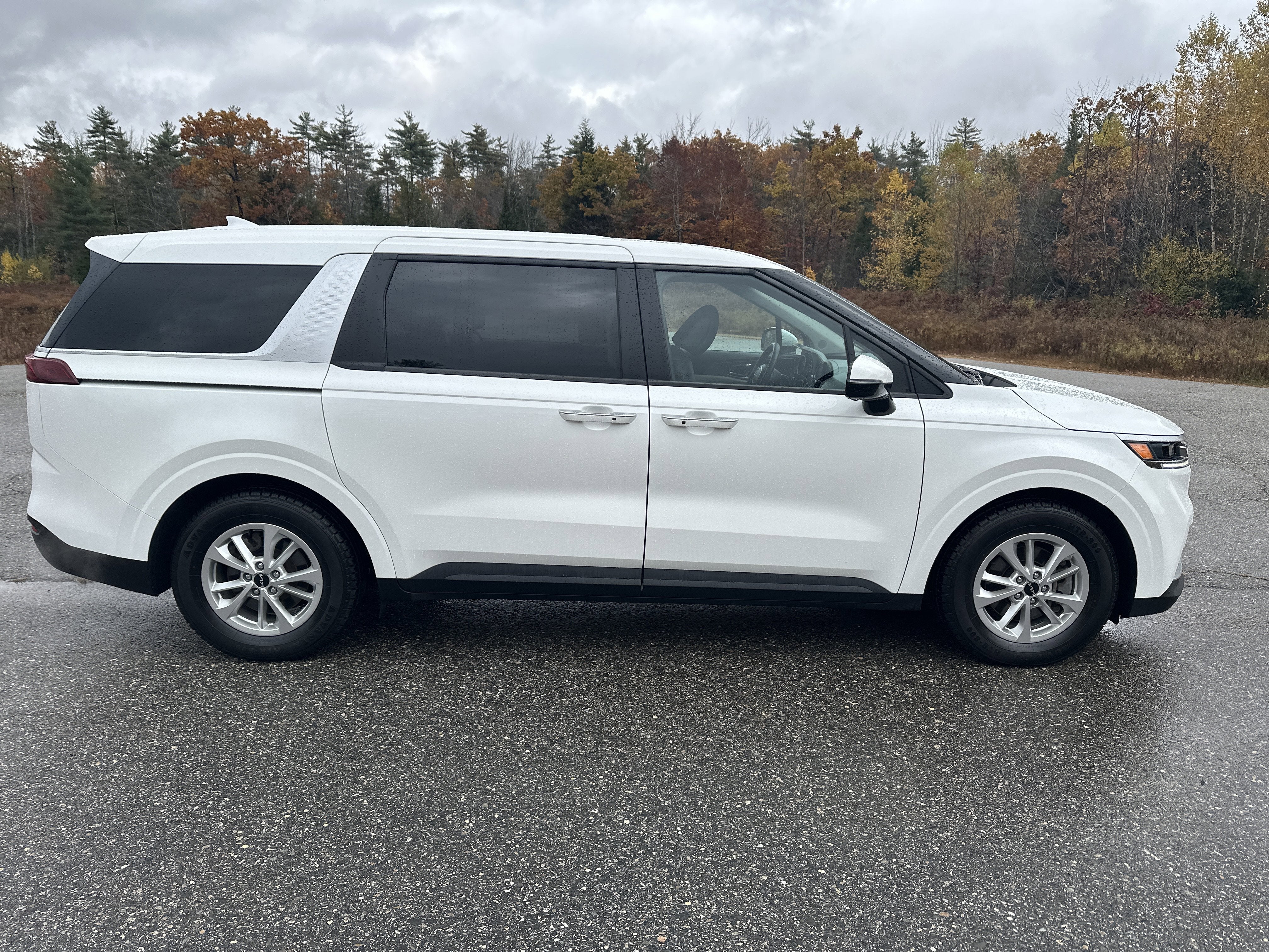 2023 Kia Carnival LX