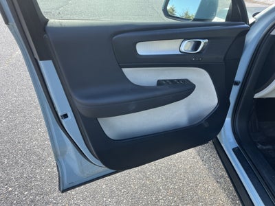 2019 Volvo XC40 Momentum