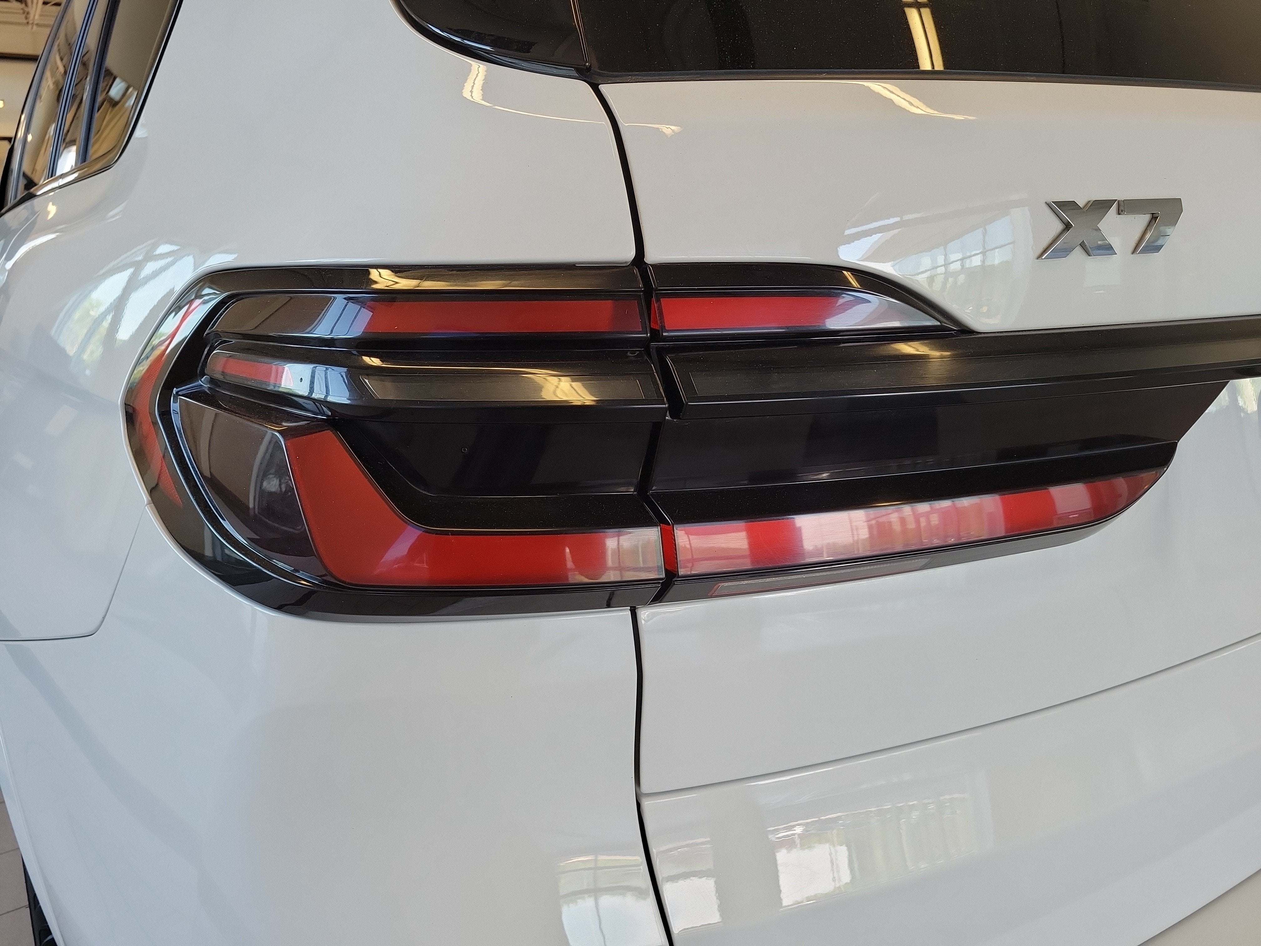 2024 BMW X7 M60i