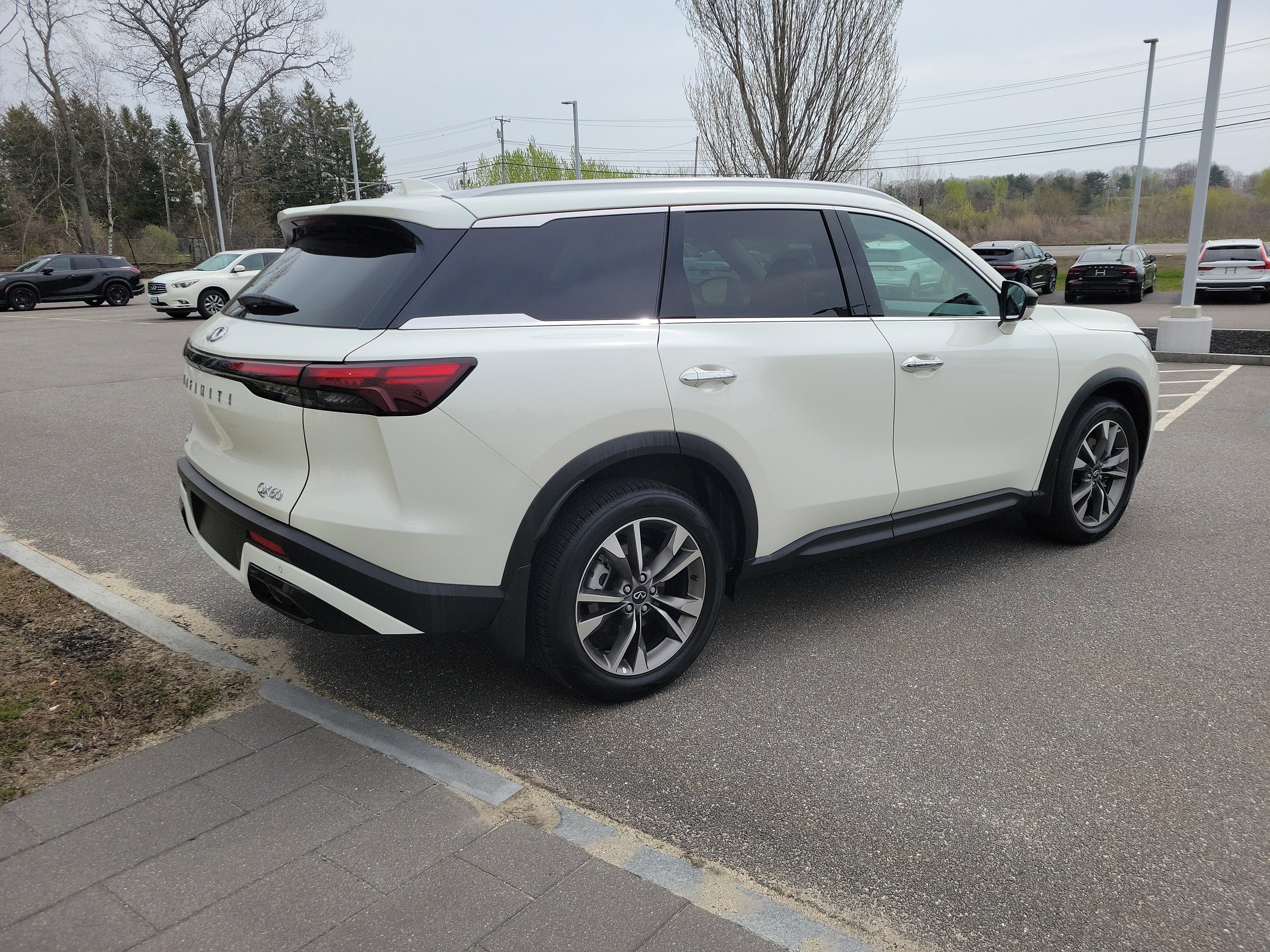 2025 INFINITI QX60 Luxe AWD