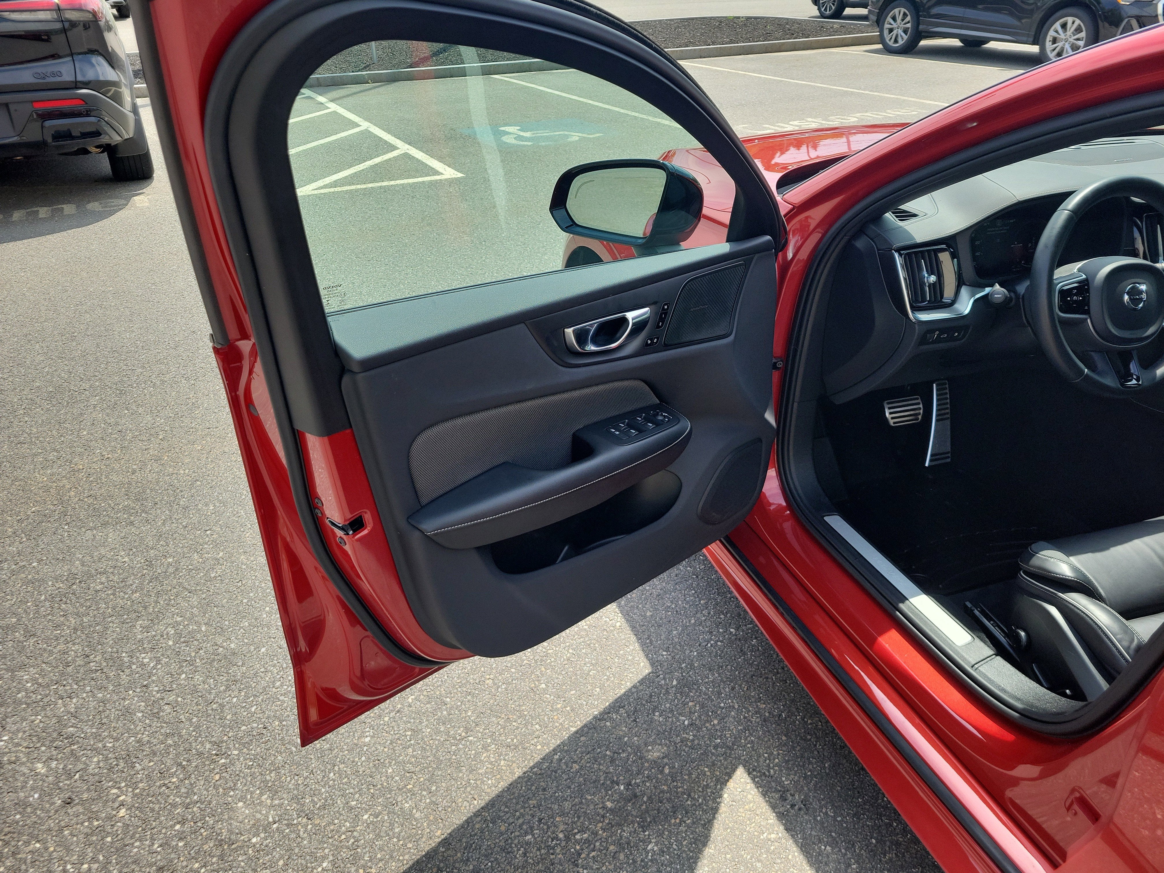 2022 Volvo S60 Recharge Plug-In Hybrid R-Design