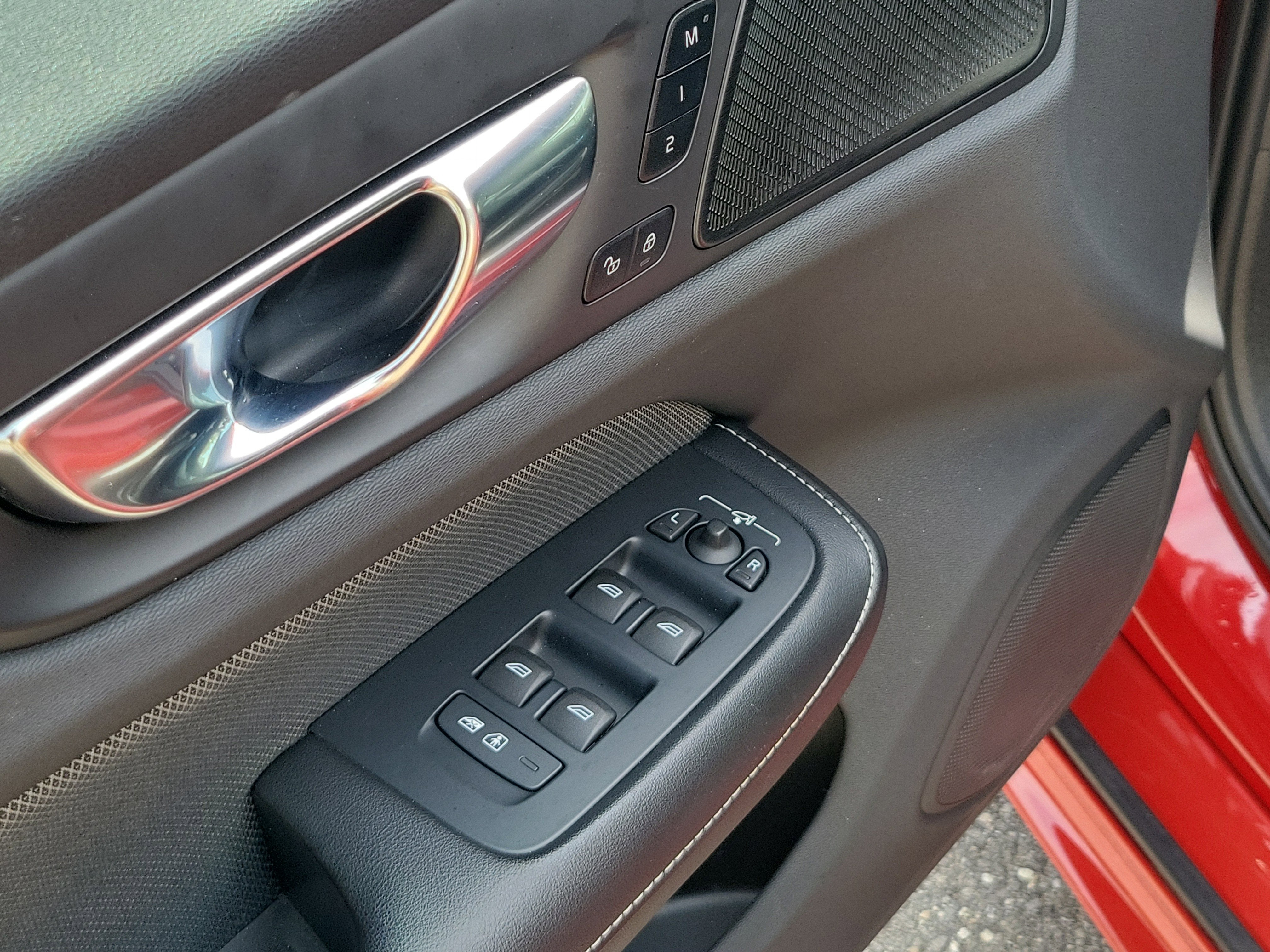 2022 Volvo S60 Recharge Plug-In Hybrid R-Design