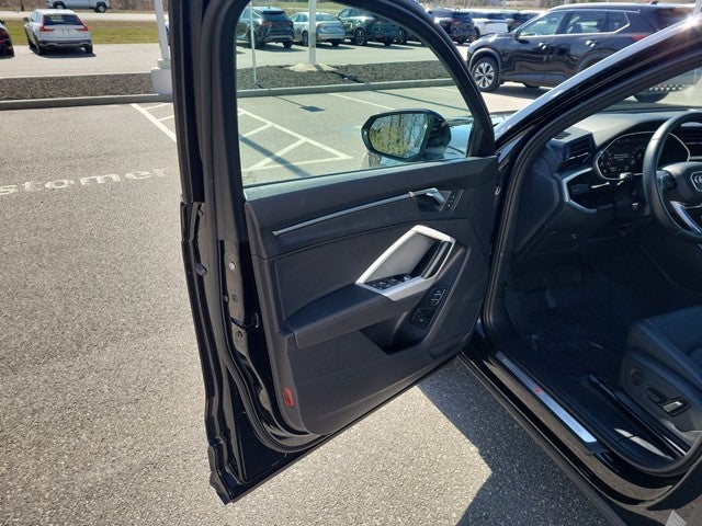 2022 Audi Q3 S line Premium