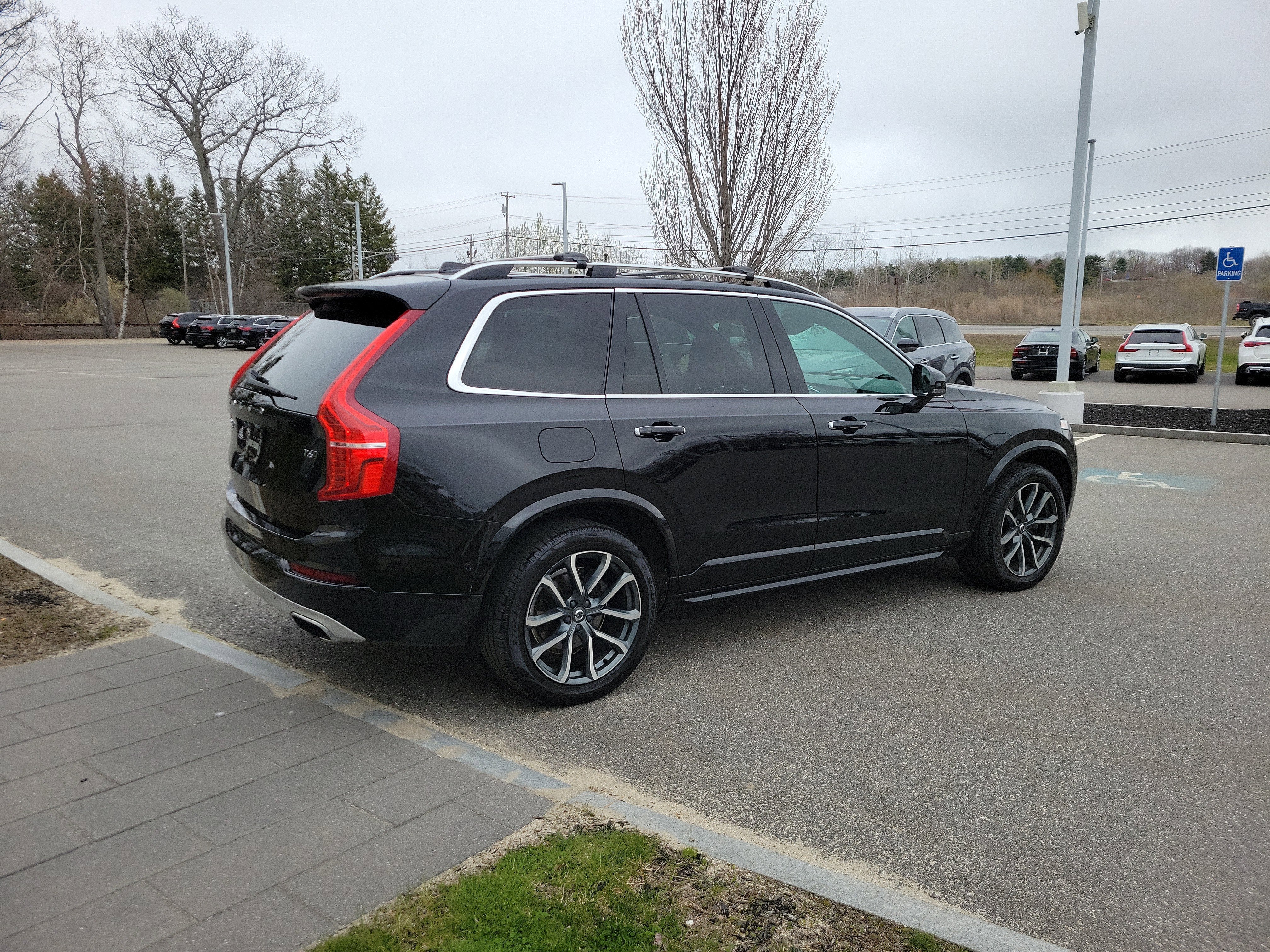 2017 Volvo XC90 Momentum