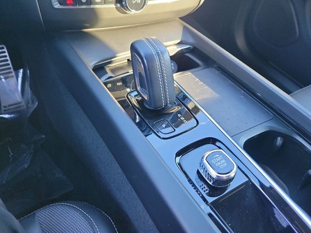 2022 Volvo XC60 Recharge Plug-In Hybrid R-Design