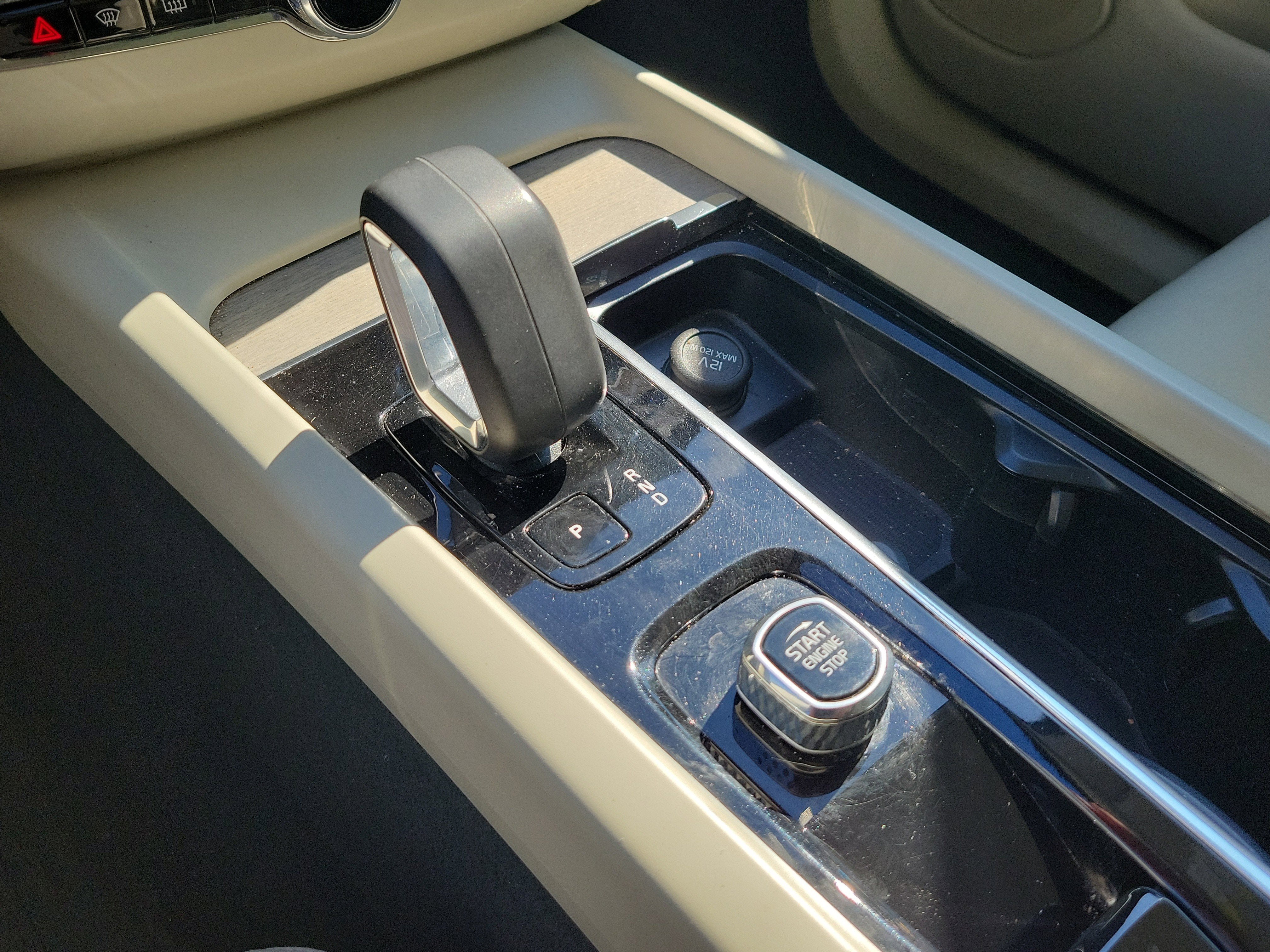 2023 Volvo XC60 Plus Bright Theme