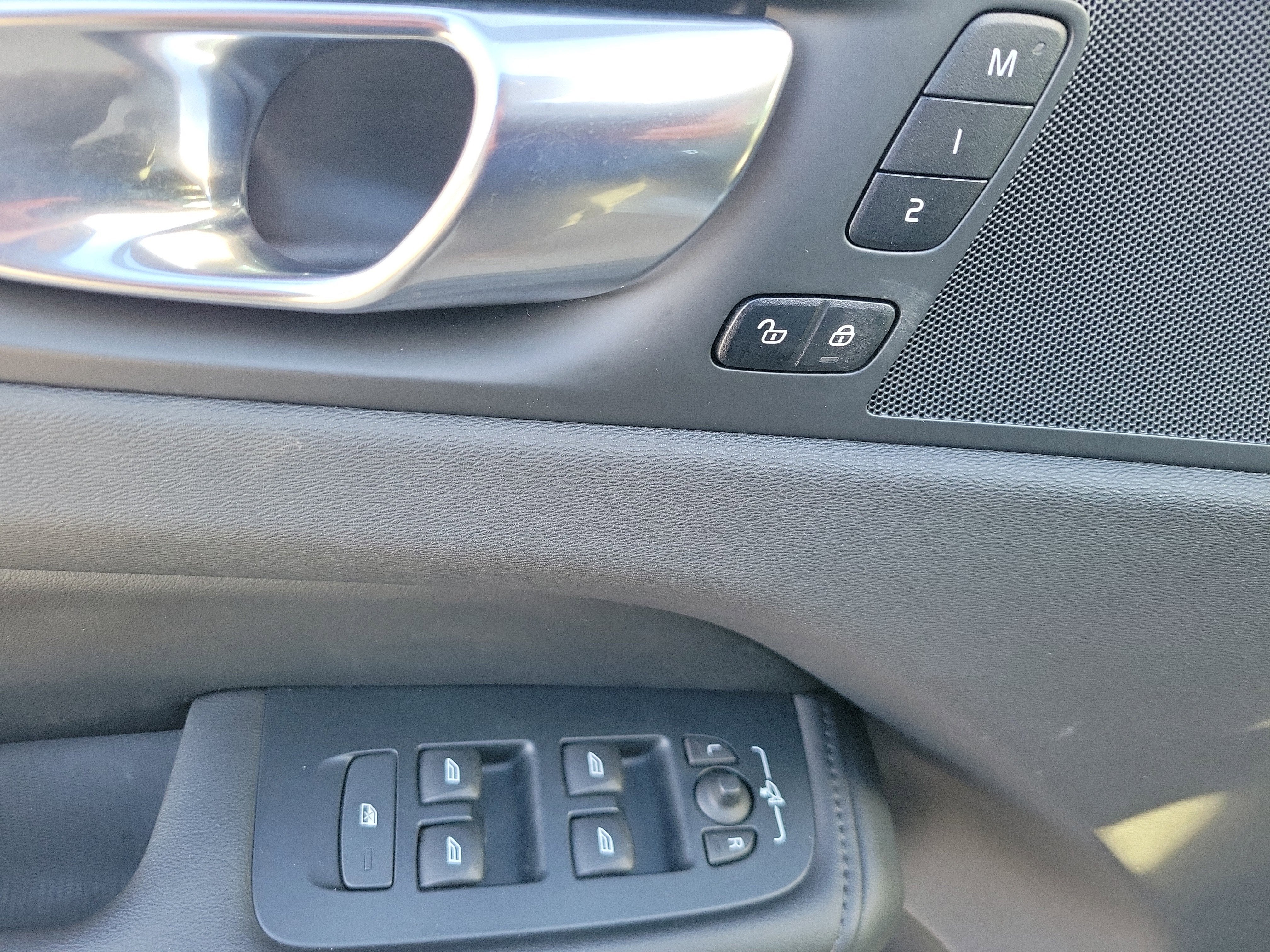 2025 Volvo XC60 Core