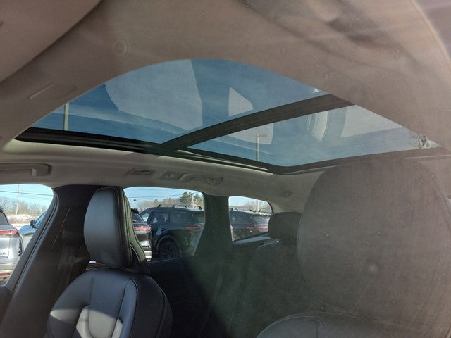 2025 Volvo XC60 Core