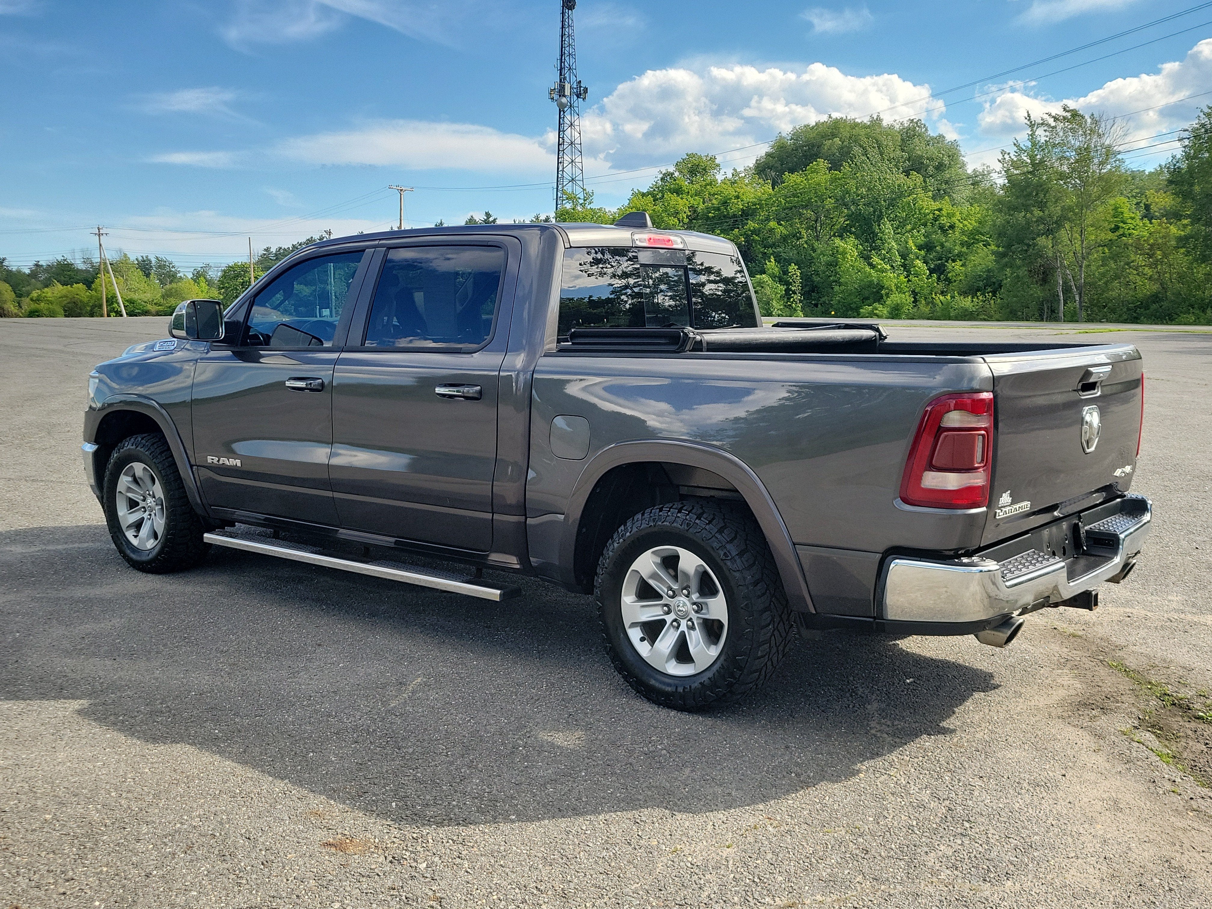 2019 RAM 1500 Laramie Crew Cab 4x4 5'7" Box