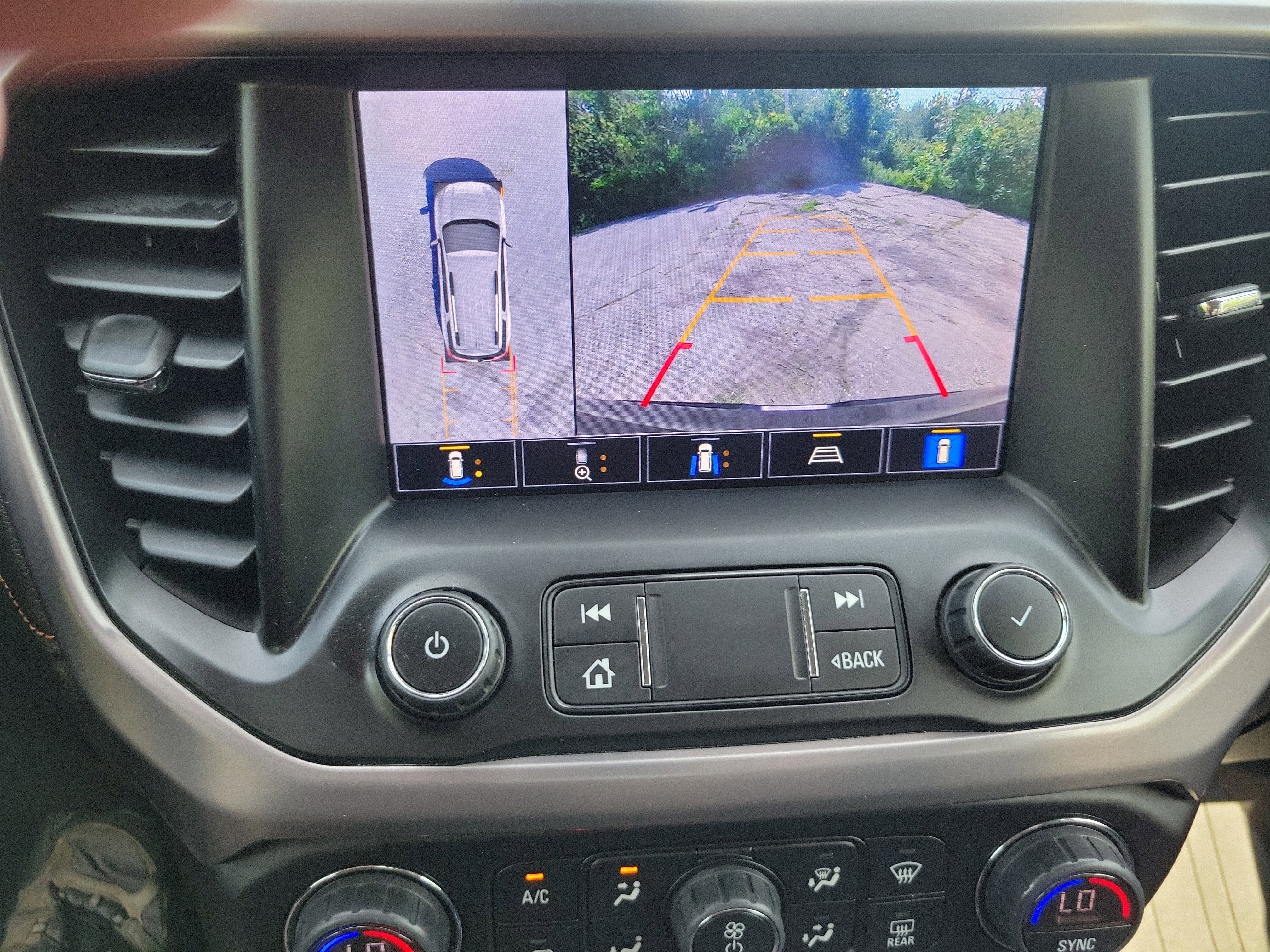 2022 GMC Acadia AT4