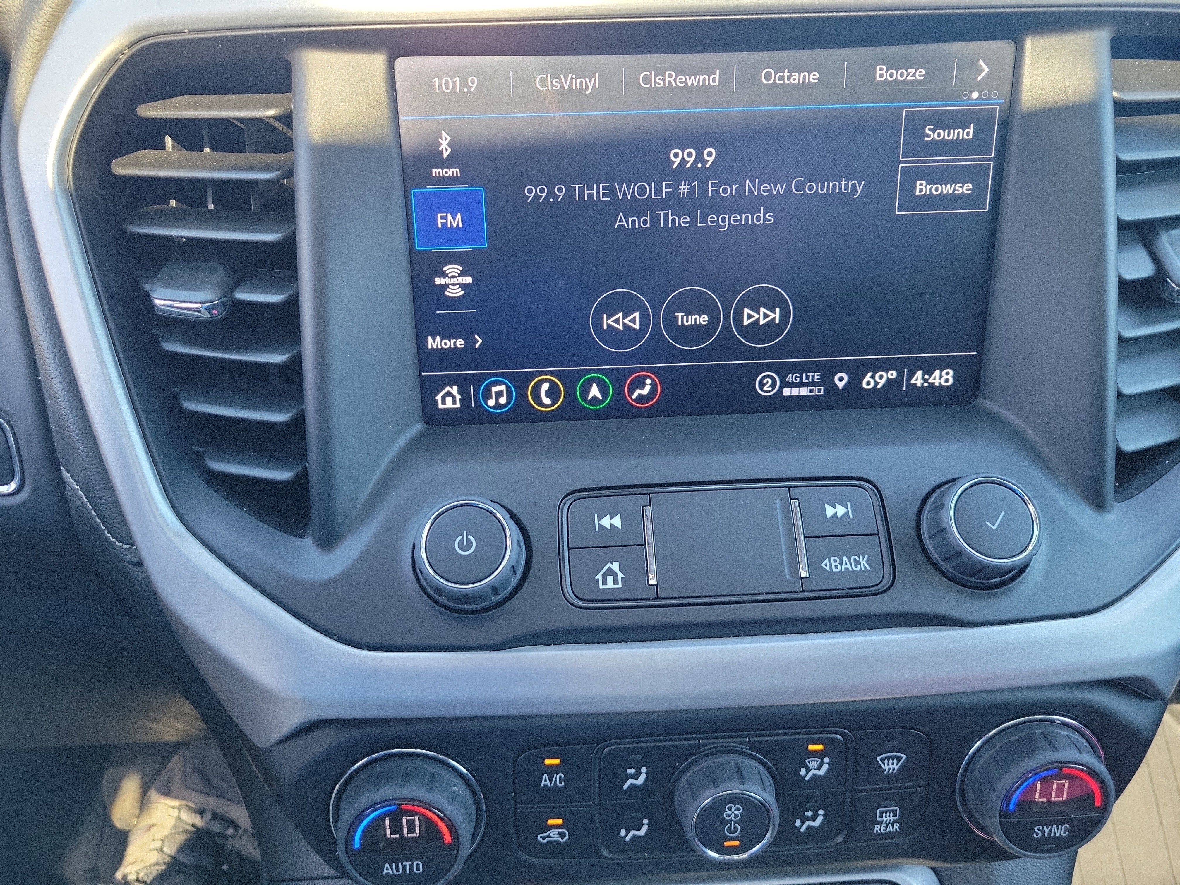 2023 GMC Acadia SLT