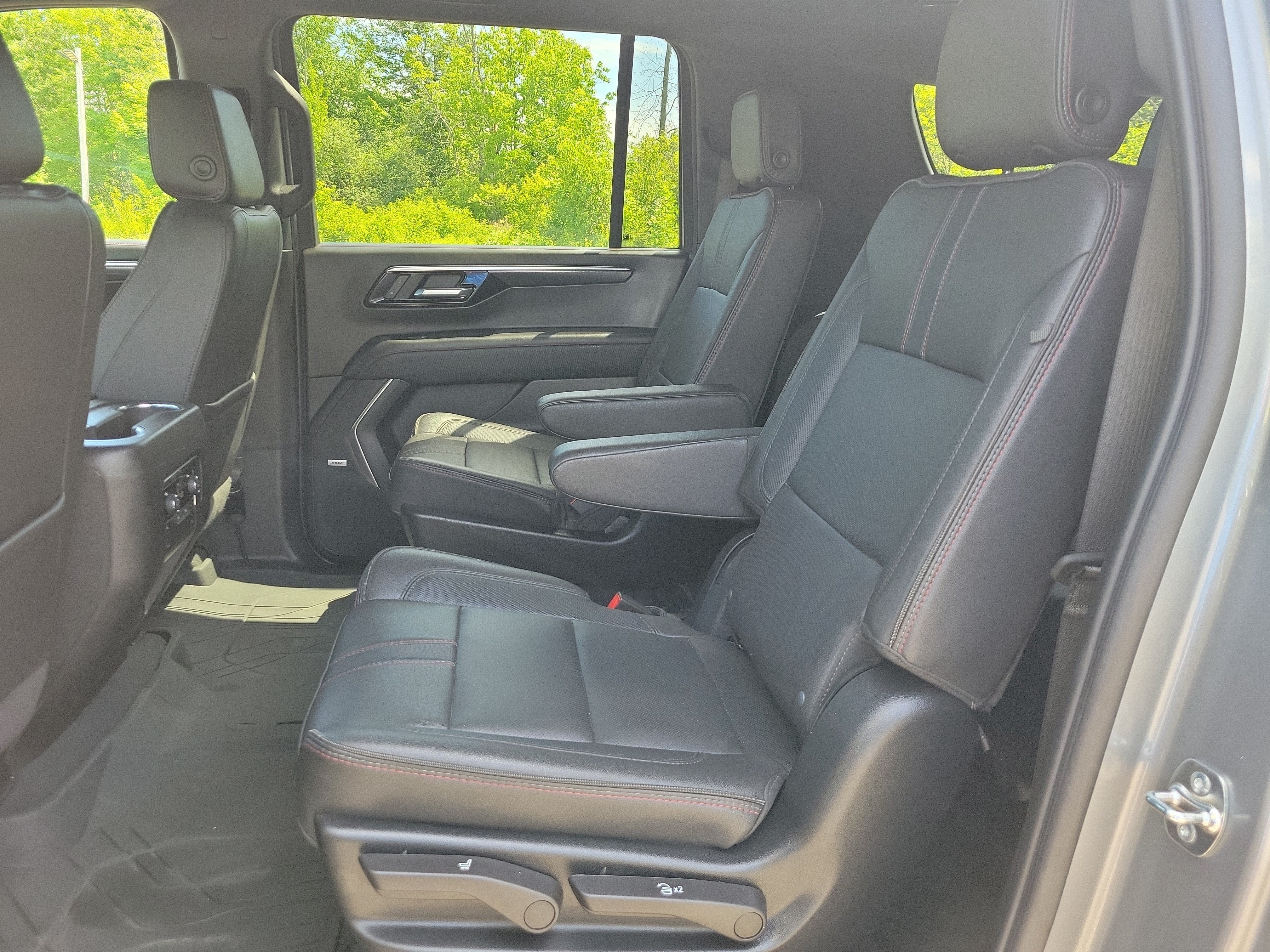 2025 Chevrolet Suburban RST