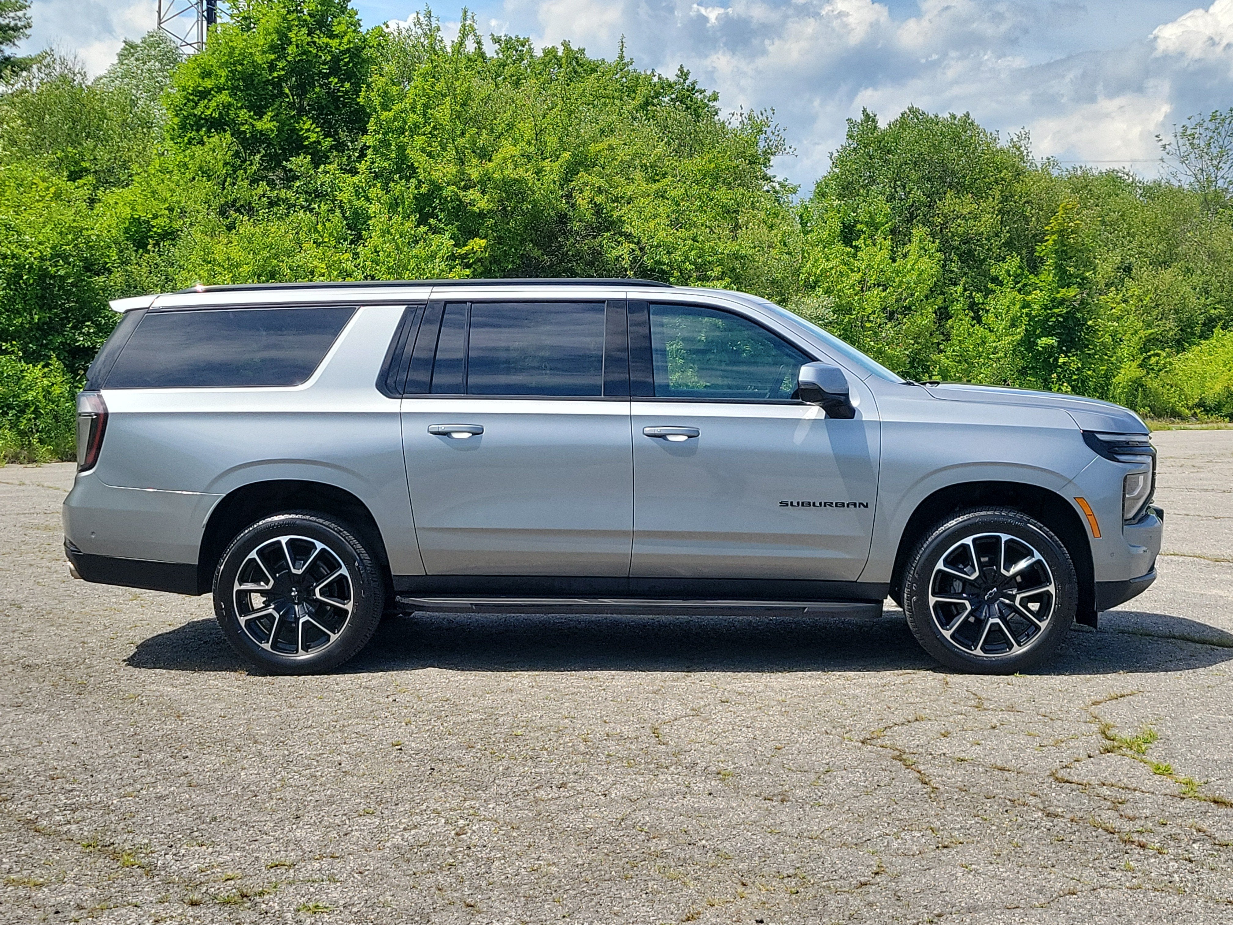 2025 Chevrolet Suburban RST