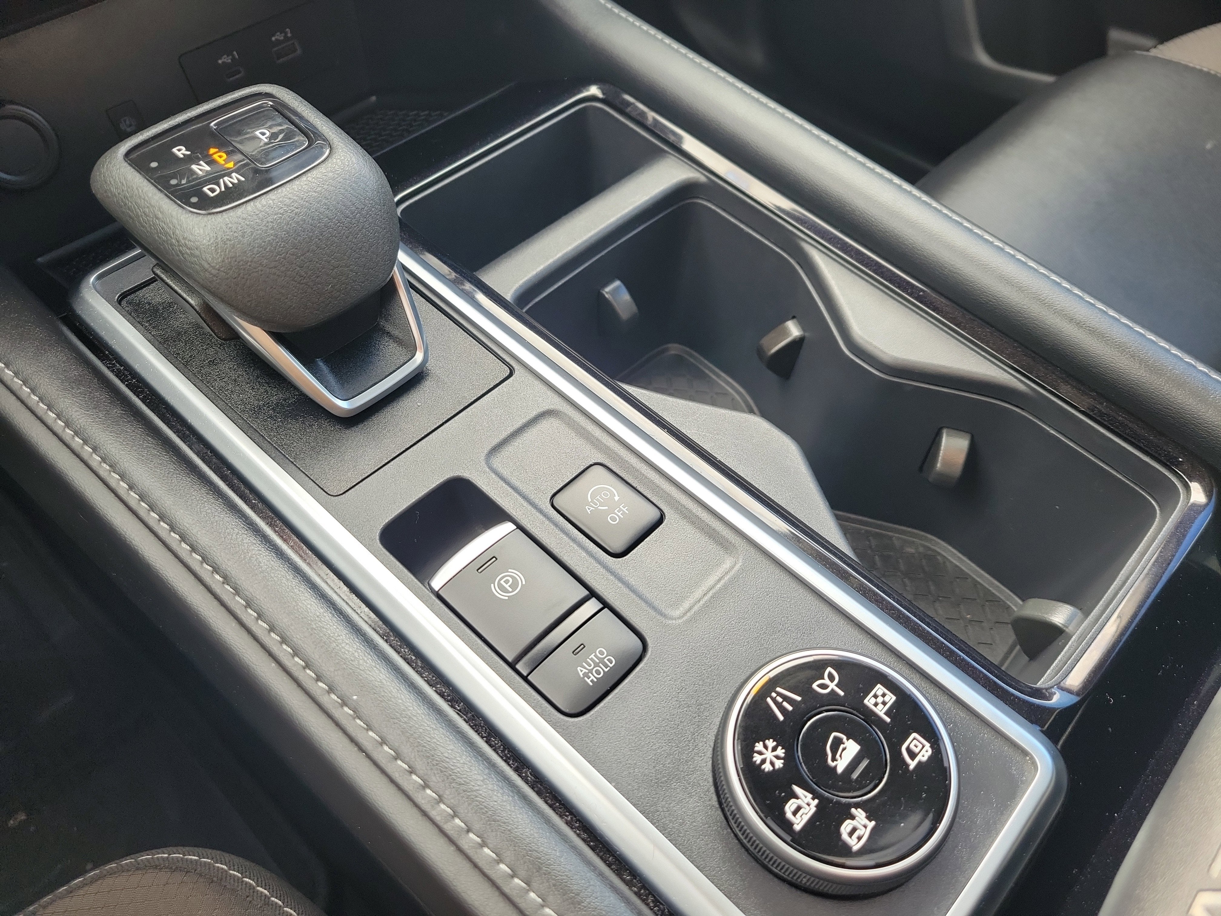 2023 Nissan Pathfinder SL 4WD