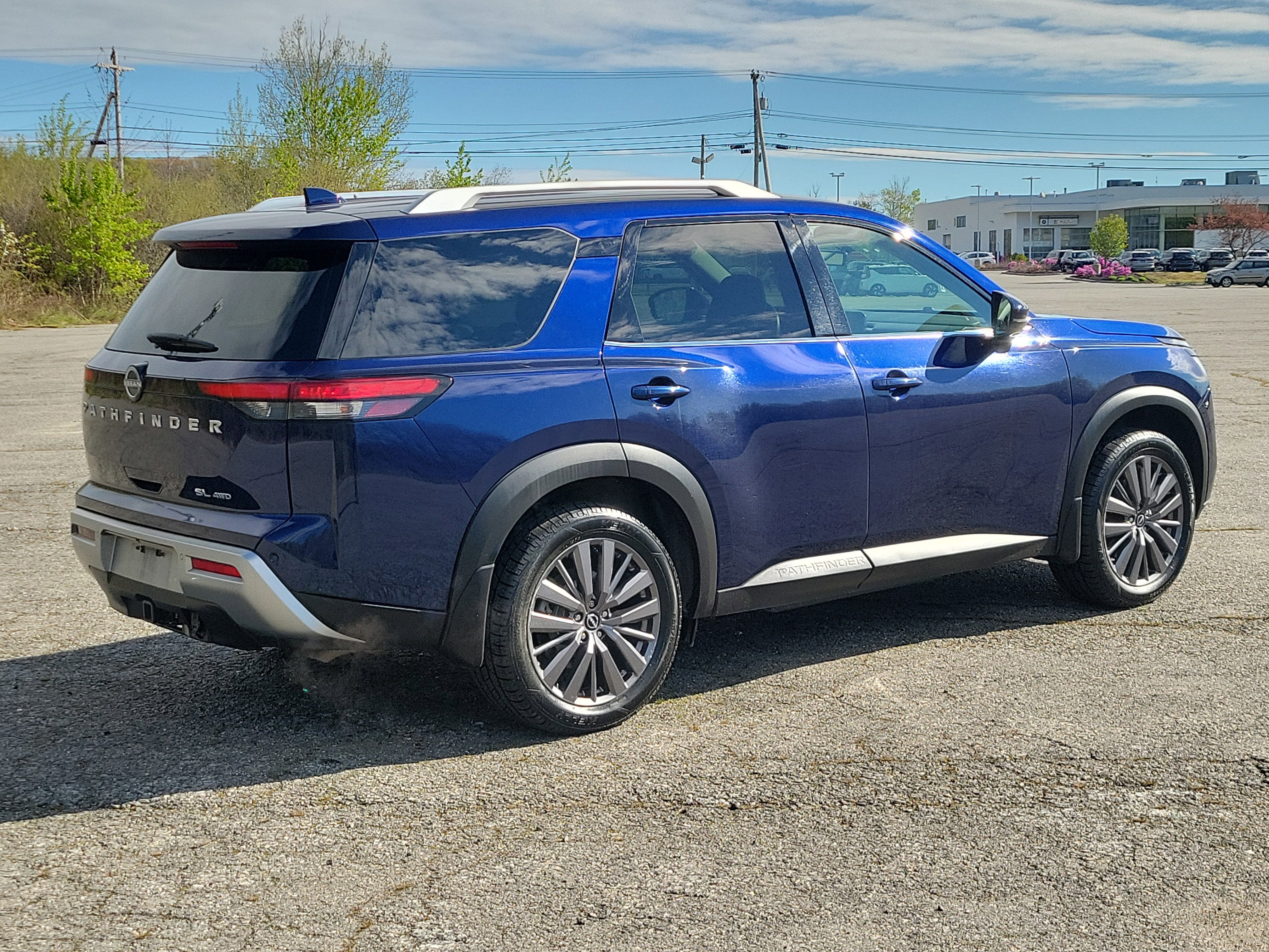 2023 Nissan Pathfinder SL 4WD