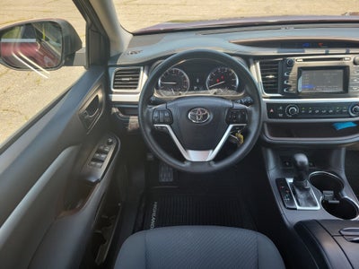 2016 Toyota Highlander LE V6