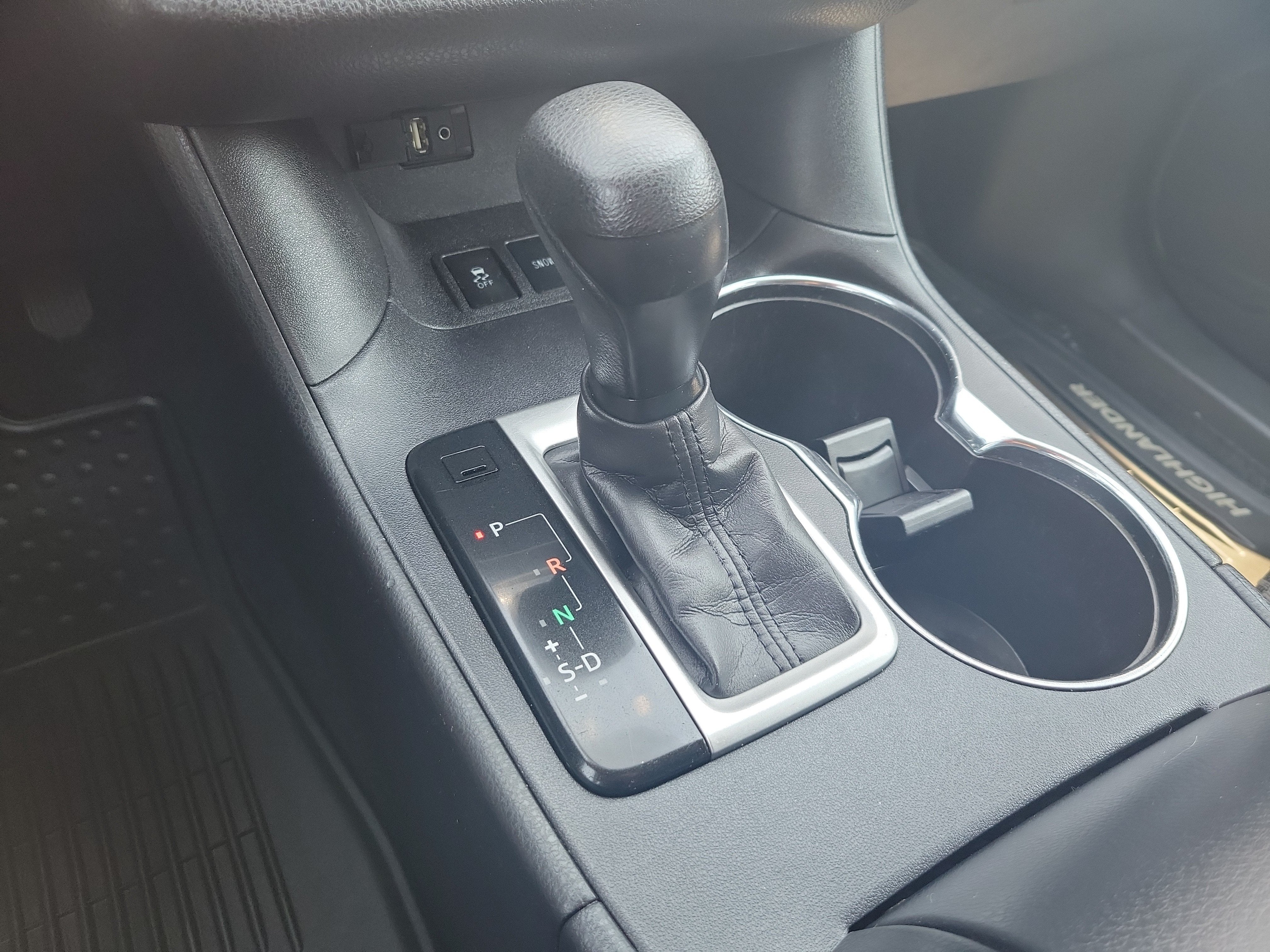 2016 Toyota Highlander LE V6
