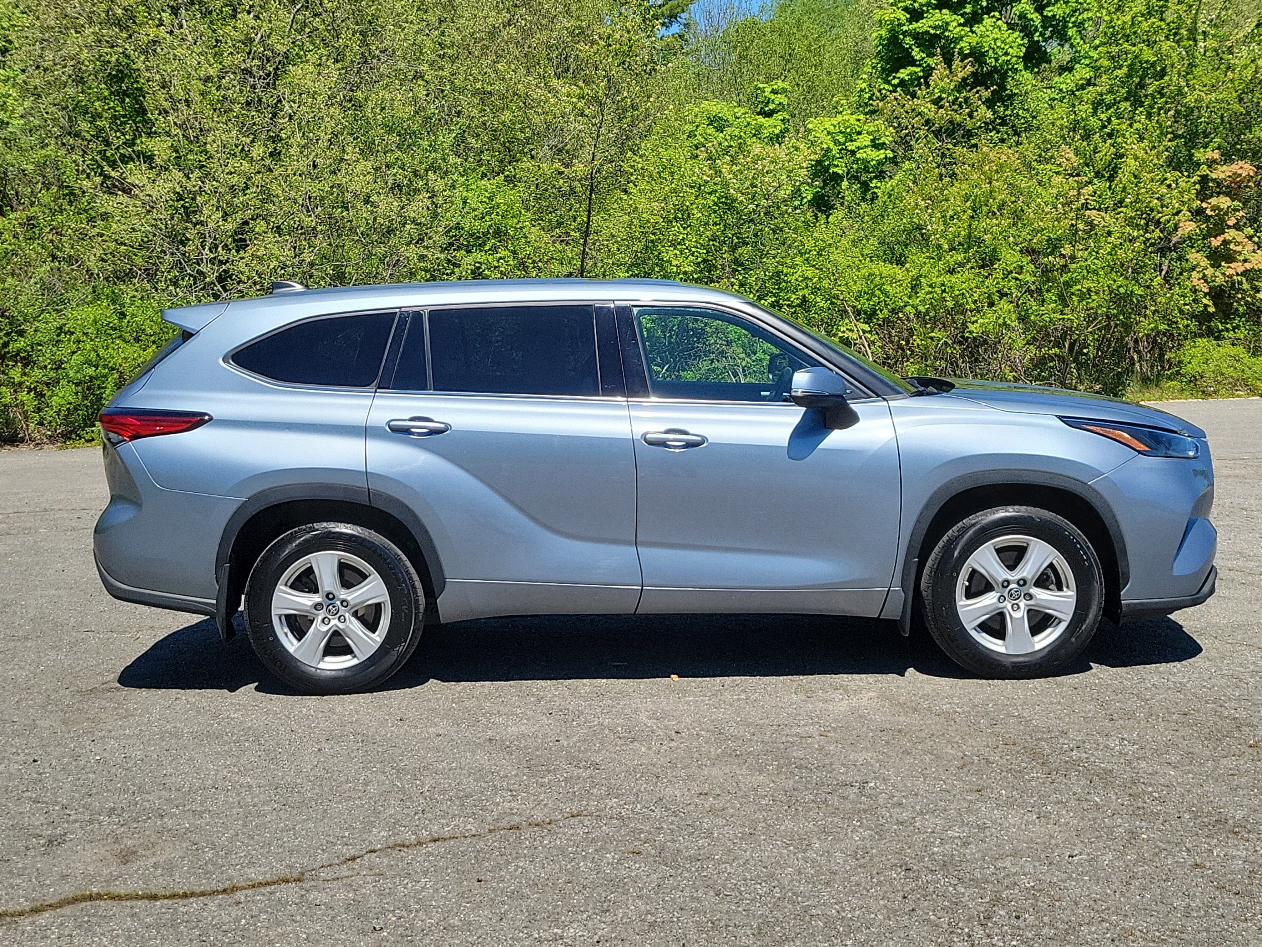 2022 Toyota Highlander LE