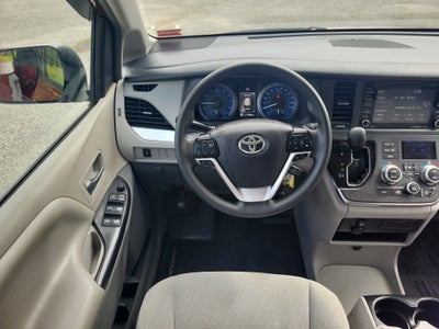 2019 Toyota Sienna LE Auto Access Seat