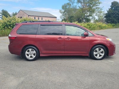 2019 Toyota Sienna LE Auto Access Seat