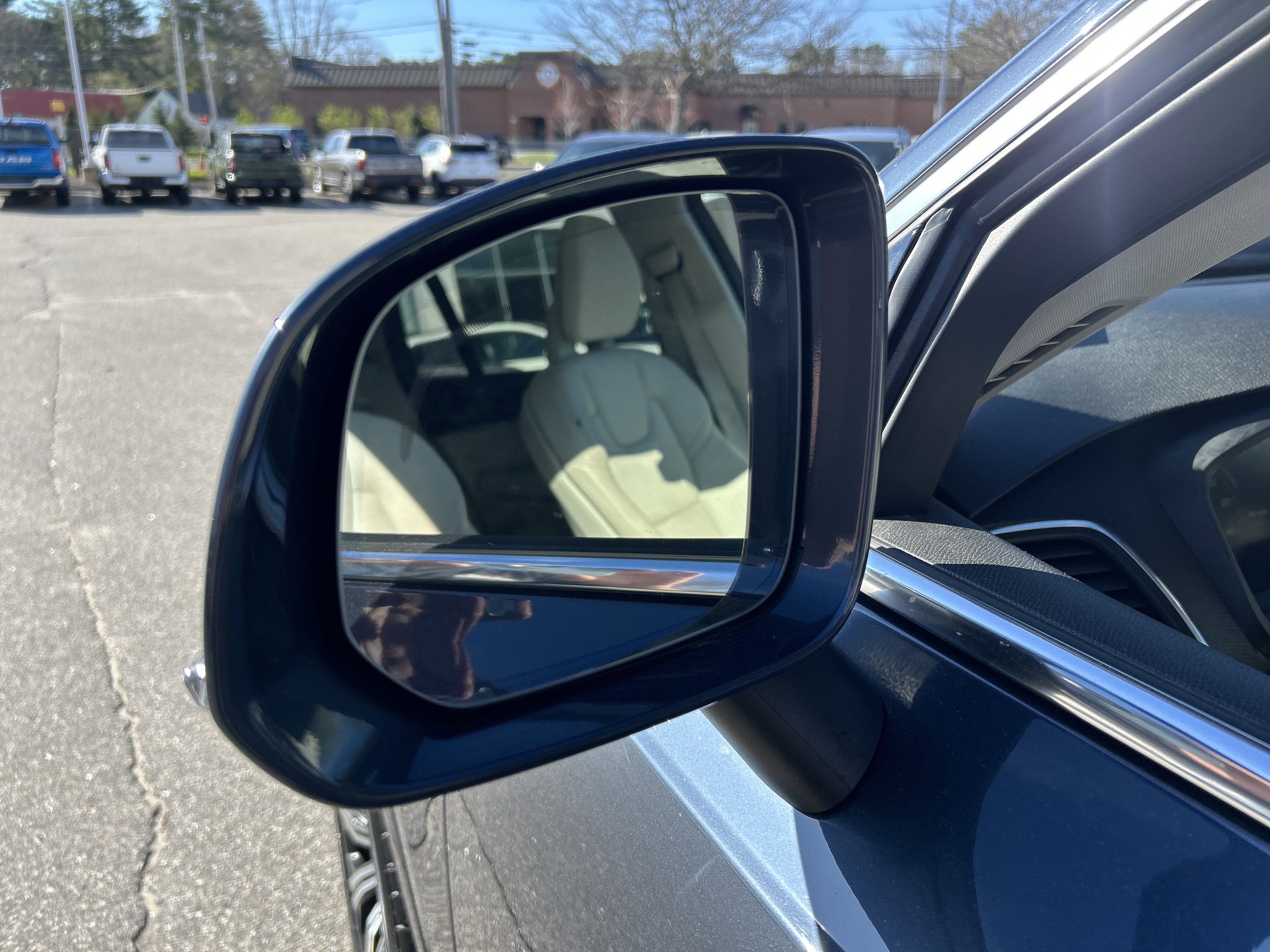 2020 Volvo XC90 Momentum