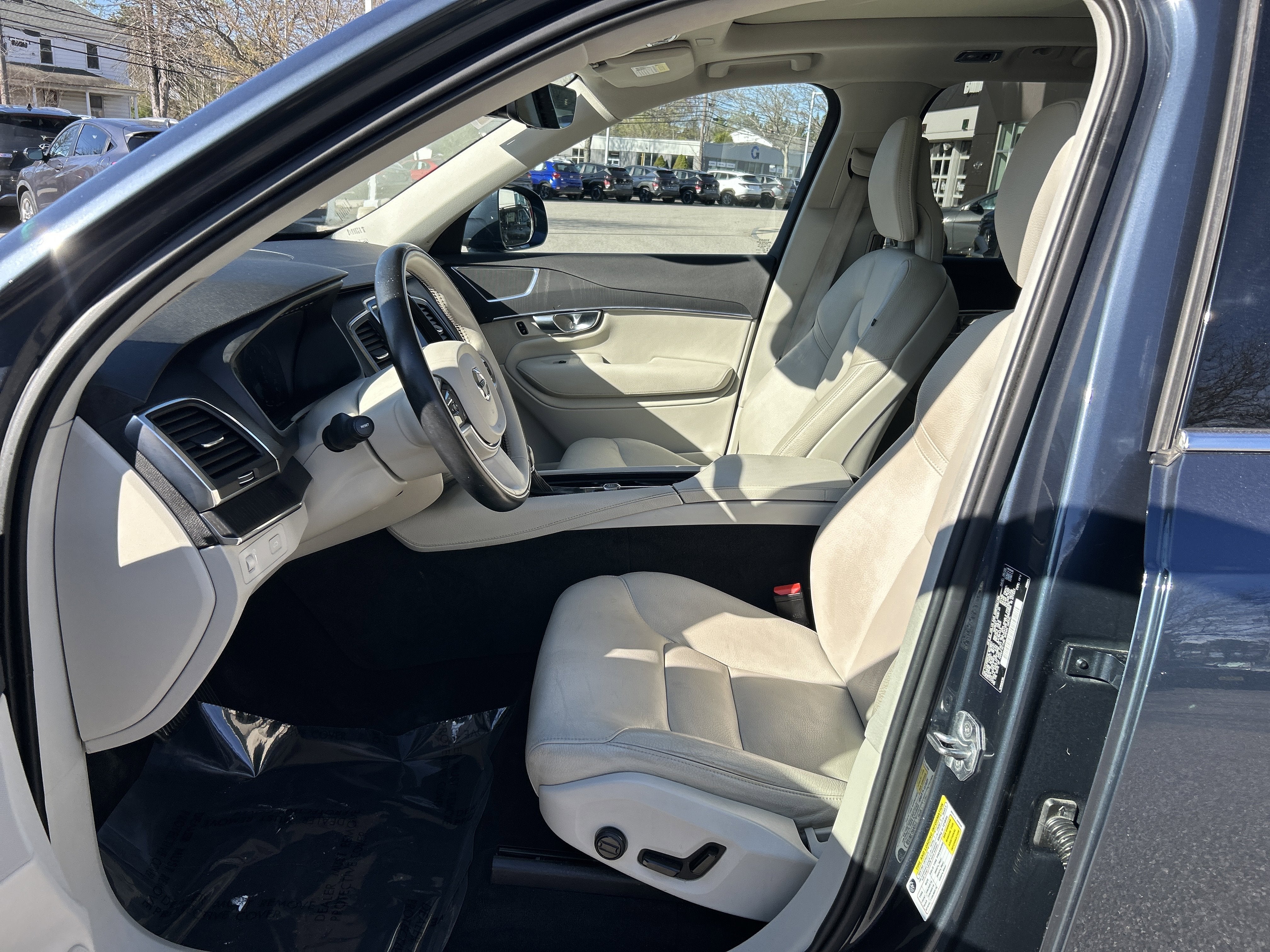 2020 Volvo XC90 Momentum
